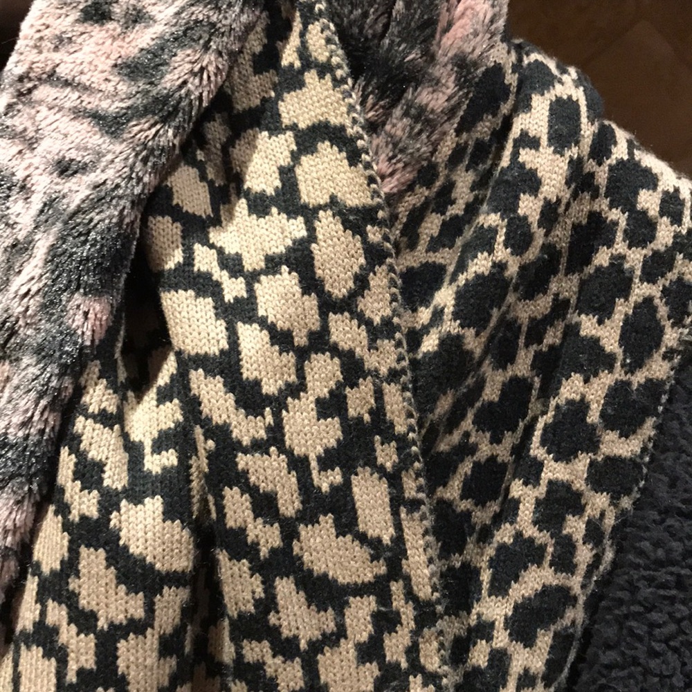 Faux fur leopard scarf